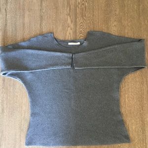 Cyrus sweater size L